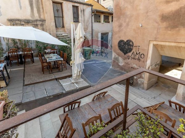 negozio in vendita a Siracusa in zona Isola Ortigia