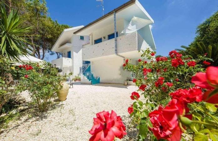 casa indipendente in vendita a Siracusa in zona Fontane Bianche