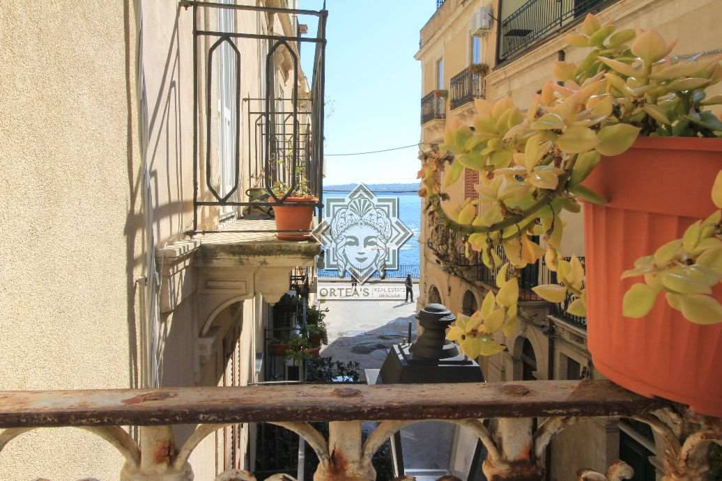 appartamento in vendita a Siracusa in zona Isola Ortigia