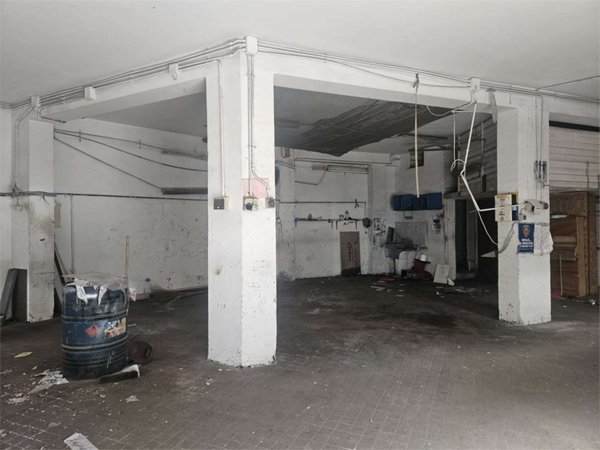 negozio in vendita a Siracusa in zona Borgata