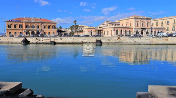 negozio in vendita a Siracusa in zona Isola Ortigia