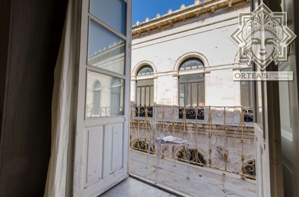 appartamento in vendita a Siracusa in zona Isola Ortigia