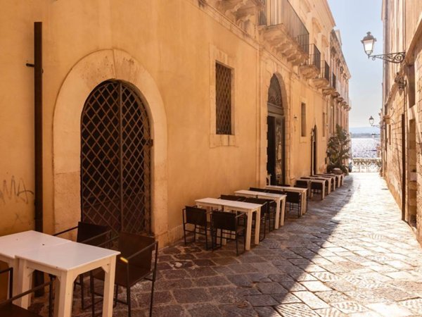 appartamento in vendita a Siracusa in zona Isola Ortigia