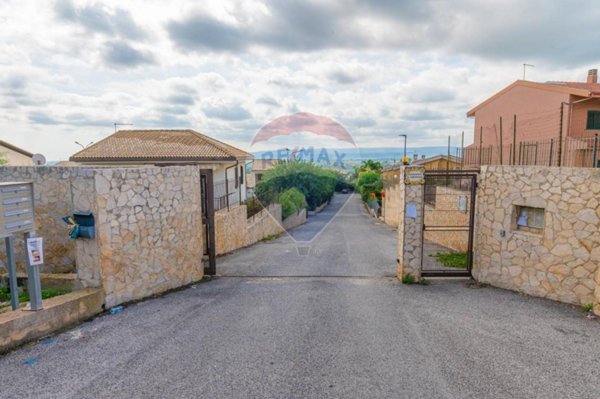 casa indipendente in vendita a Siracusa in zona Belvedere