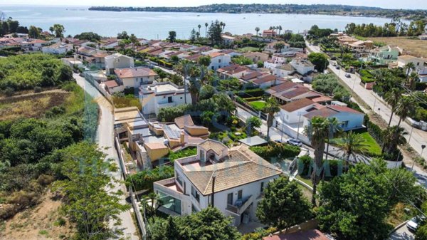 casa indipendente in vendita a Siracusa in zona Isola Ortigia