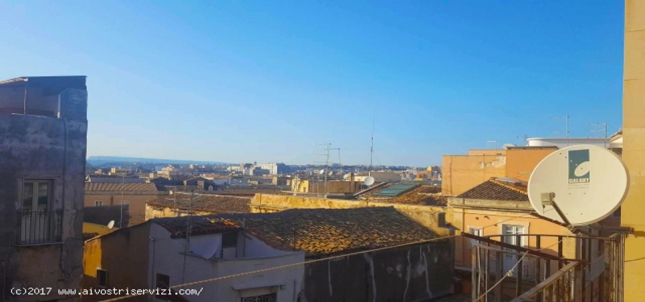 negozio in vendita a Siracusa in zona Isola Ortigia