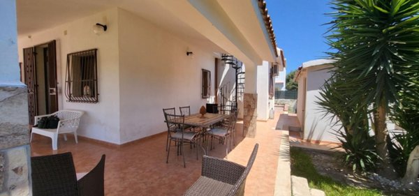 casa indipendente in vendita a Siracusa in zona Arenella
