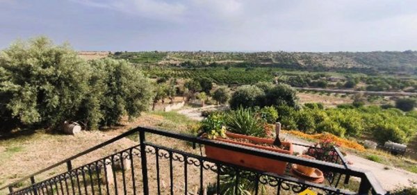 casa indipendente in vendita a Siracusa in zona Belvedere