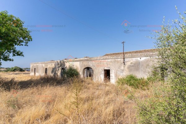 terreno edificabile in vendita a Siracusa in zona Targia