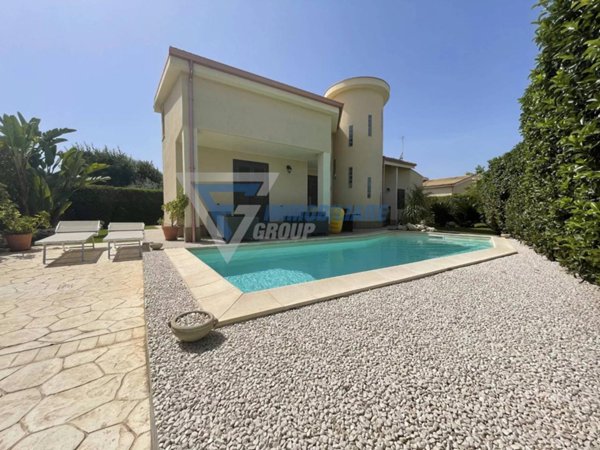 casa indipendente in vendita a Siracusa in zona Borgata