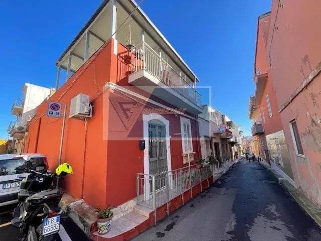 casa indipendente in vendita a Siracusa in zona Borgata