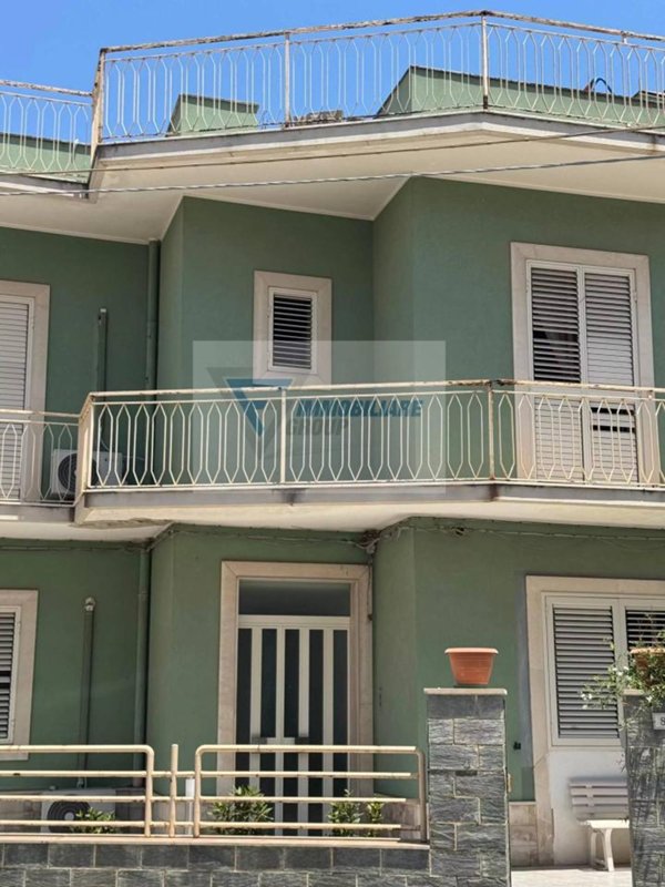 negozio in vendita a Siracusa in zona Borgata