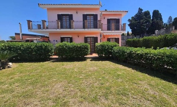 casa indipendente in vendita a Siracusa in zona Centro Città