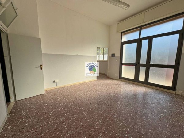ufficio in vendita a Siracusa in zona Grottasanta