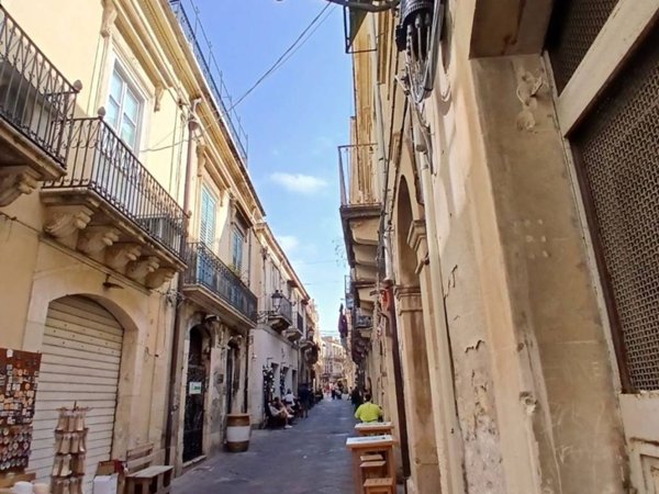 appartamento in vendita a Siracusa in zona Isola Ortigia