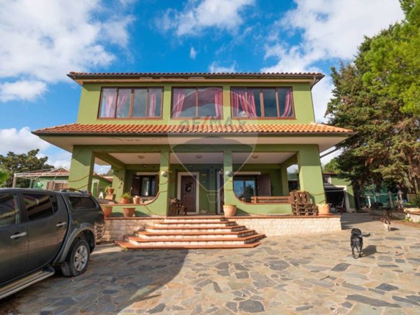 casa indipendente in vendita a Siracusa in zona Targia