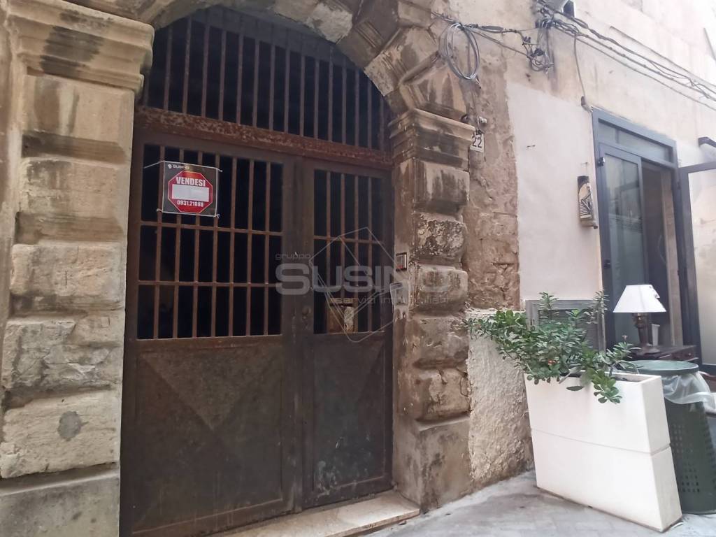 negozio in vendita a Siracusa in zona Isola Ortigia