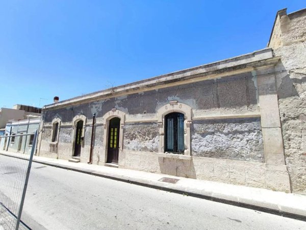 casa indipendente in vendita a Siracusa in zona Borgata