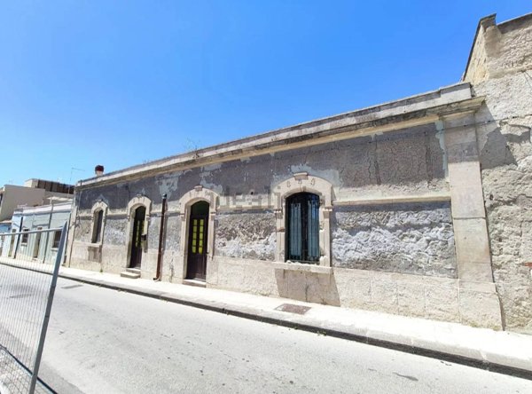casa indipendente in vendita a Siracusa in zona Borgata