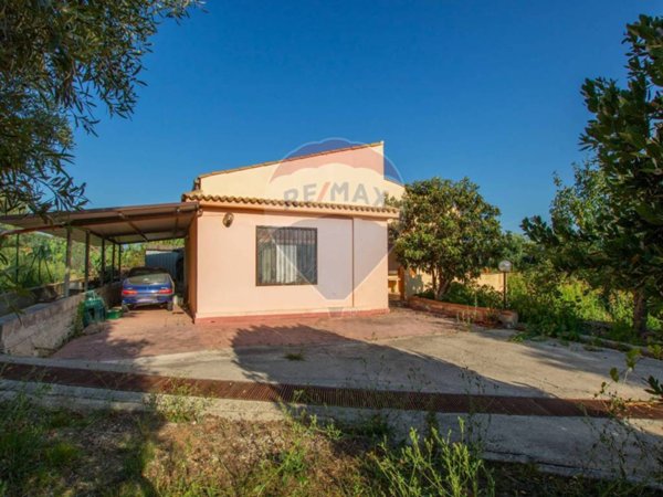 casa indipendente in vendita a Siracusa in zona Targia