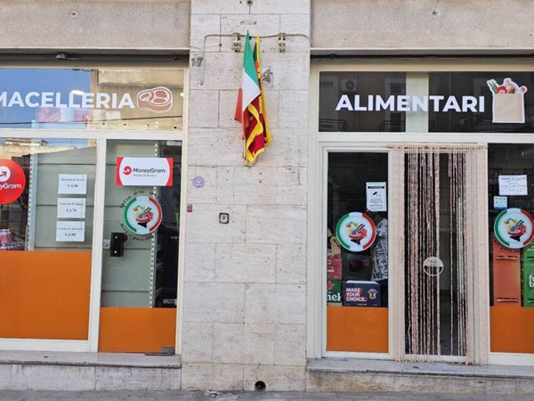 negozio in vendita a Siracusa in zona Centro Città