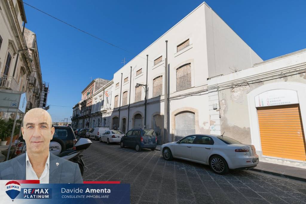 locale commerciale in vendita a Siracusa in zona Centro Città