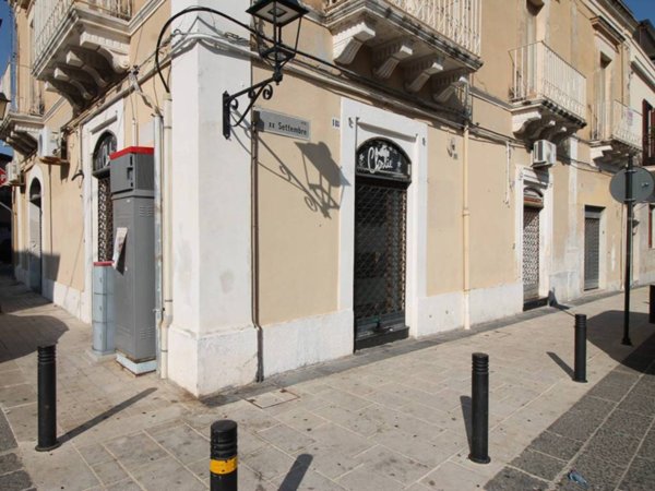 negozio in vendita a Siracusa in zona Isola Ortigia
