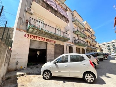locale commerciale in vendita a Siracusa in zona Grottasanta