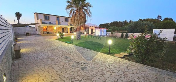 casa indipendente in vendita a Siracusa in zona Isola / Plemmirio