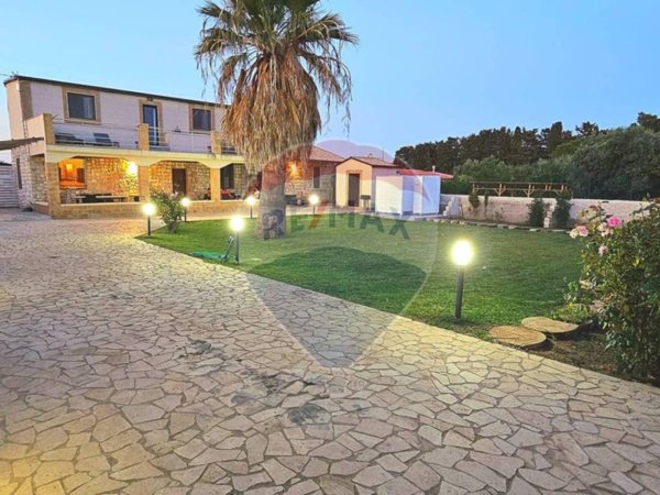 casa indipendente in vendita a Siracusa in zona Isola / Plemmirio