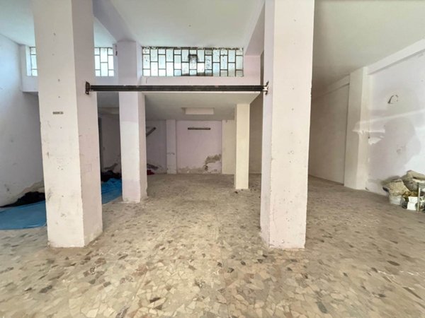 negozio in vendita a Siracusa in zona Borgata
