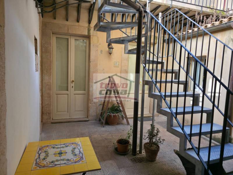 appartamento in vendita a Siracusa in zona Isola Ortigia