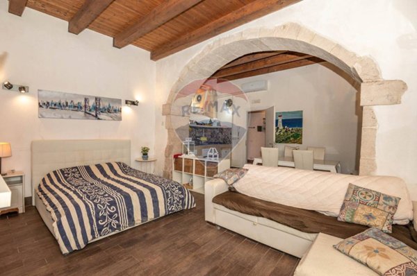 casa indipendente in vendita a Siracusa in zona Isola Ortigia