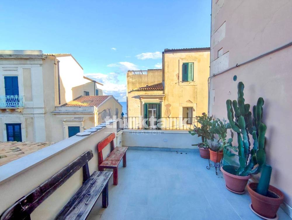 casa indipendente in vendita a Siracusa in zona Isola Ortigia