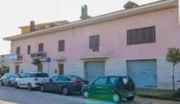 negozio in vendita a Siracusa in zona Borgata