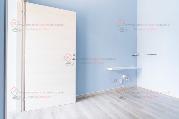 locale commerciale in vendita a Siracusa in zona Grottasanta