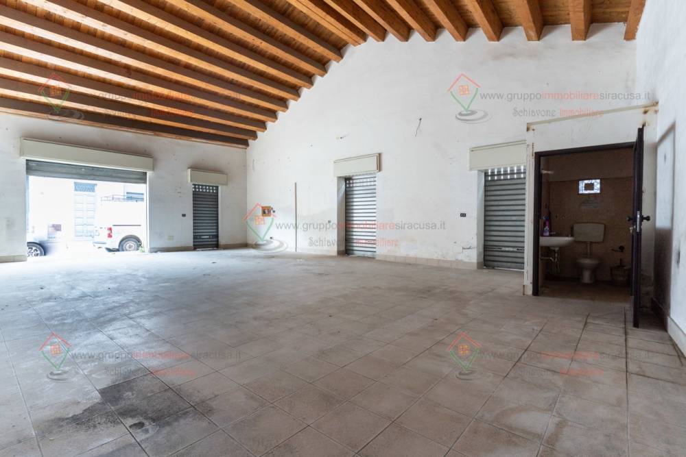 locale commerciale in vendita a Siracusa in zona Isola Ortigia
