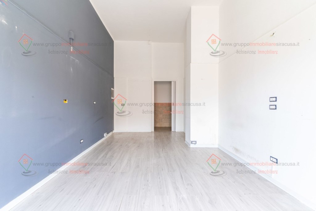 negozio in vendita a Siracusa in zona Grottasanta