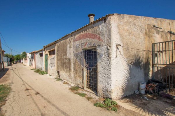 locale commerciale in vendita a Siracusa in zona Isola / Plemmirio
