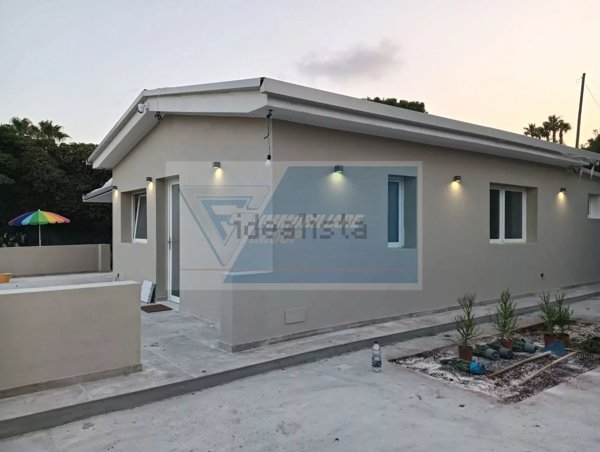 casa indipendente in vendita a Siracusa in zona Fontane Bianche