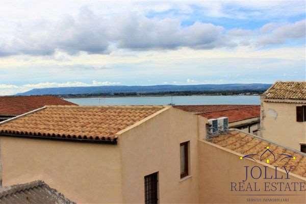 appartamento in vendita a Siracusa in zona Isola Ortigia