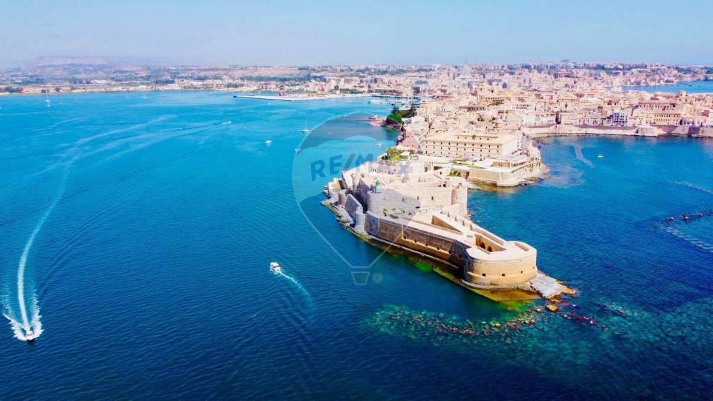 negozio in vendita a Siracusa in zona Isola Ortigia