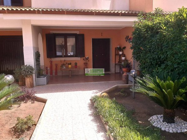 casa indipendente in vendita a Siracusa in zona Grottasanta