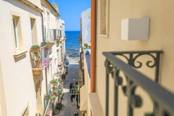 casa indipendente in vendita a Siracusa in zona Isola Ortigia