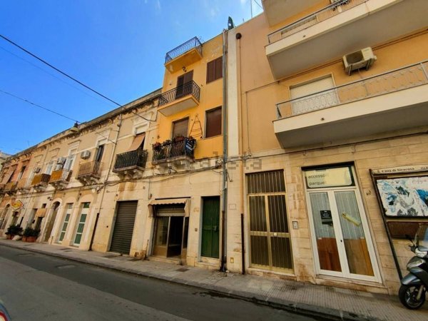 locale di sgombero in vendita a Siracusa in zona Borgata