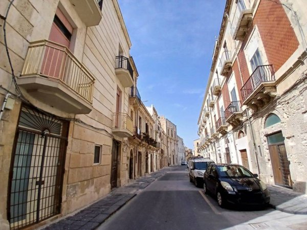 appartamento in vendita a Siracusa in zona Isola Ortigia