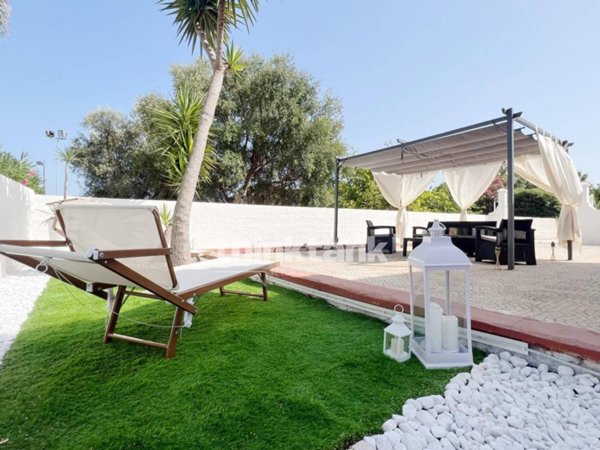 casa indipendente in vendita a Siracusa in zona Fontane Bianche