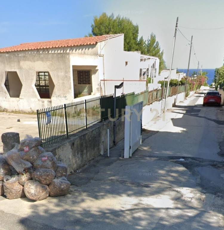 negozio in vendita a Siracusa in zona Fontane Bianche