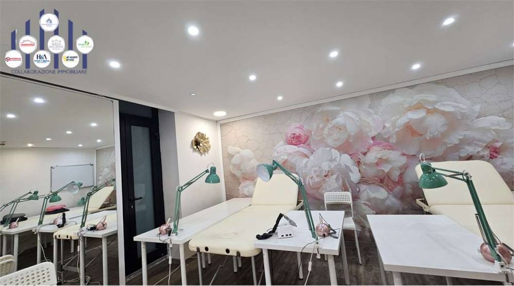 negozio in vendita a Siracusa in zona Borgata