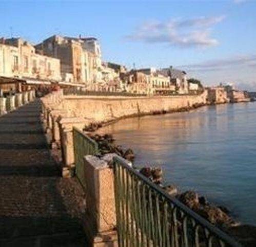 intera palazzina in vendita a Siracusa in zona Centro Città